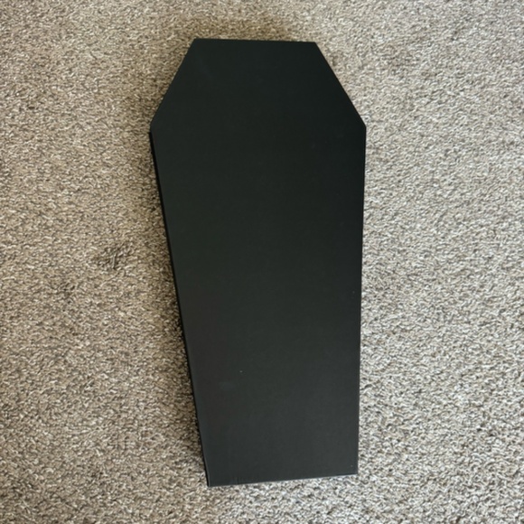 Alien Cosmetics decorative coffin (empty PR box) - Picture 2 of 3